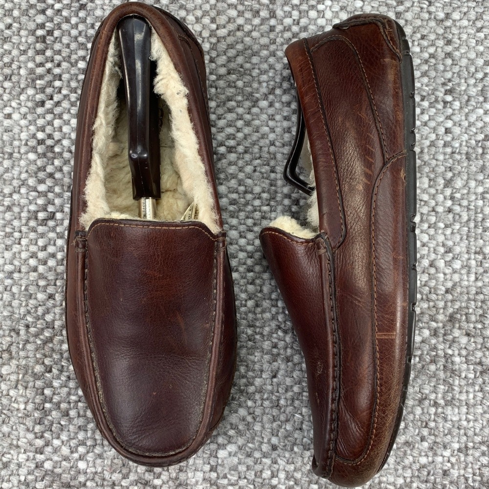UGG Ascot Slipper Mens 10 Brown Good Leather Sheepskin Lining Moccasin 5379